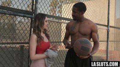 Isiah Maxwell - Quinn Wilde - Isiah Maxwell & Quinn Wilde get down and dirty with BBCs in Los Angeles - sexu.com - Los Angeles