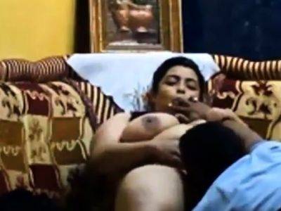 चूत चाटने से गर्लफ्रें - drtuber - India