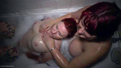 Mollie & Boobarella's Bath - hclips