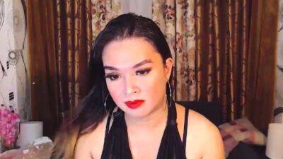 Brunette amateur in black on webcam - drtuber