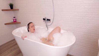 Hoth Bath With Hitachi - hclips - Russia