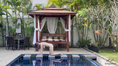 Nude Yoga: Balance Practice Workout Yoga With Grey - upornia