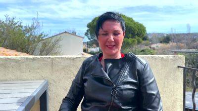 Nina - Nina, 35, business manager in Aix-en-Provence (13)! - hotmovs.com